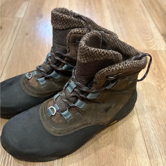 Merrell Brown and Black hiking waterproof Boots with Fuzzy Lining - Picture 5 of 14